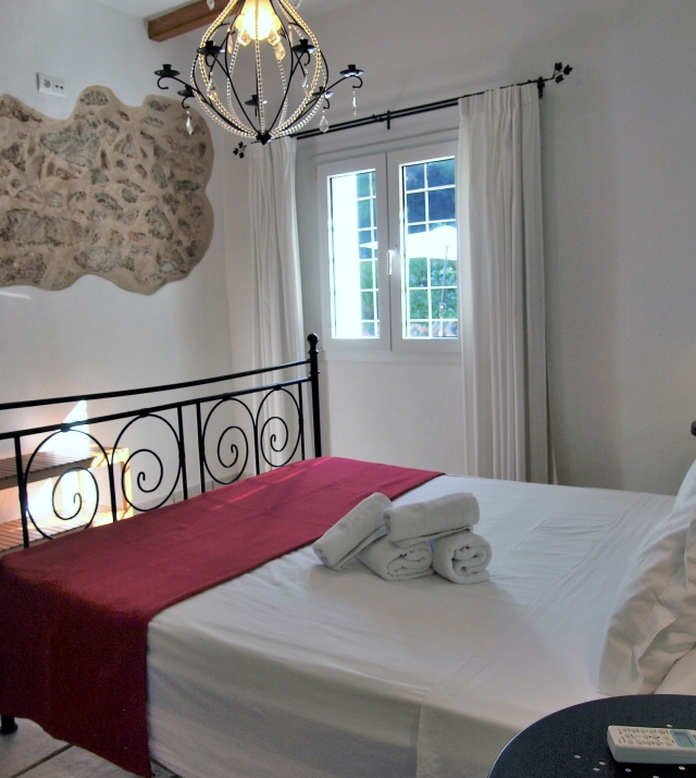 Ibiza rental villa rv collexion 2022 finca san jose verg family bedroom 1.jpg